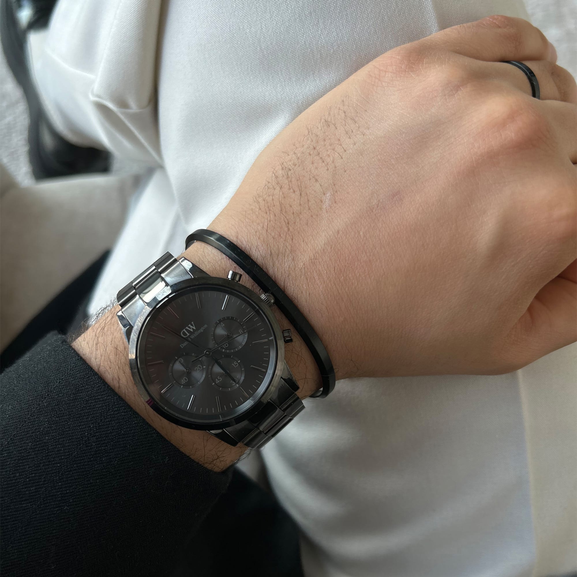 Iconic Chronograph Link Onyx B Daniel Wellington