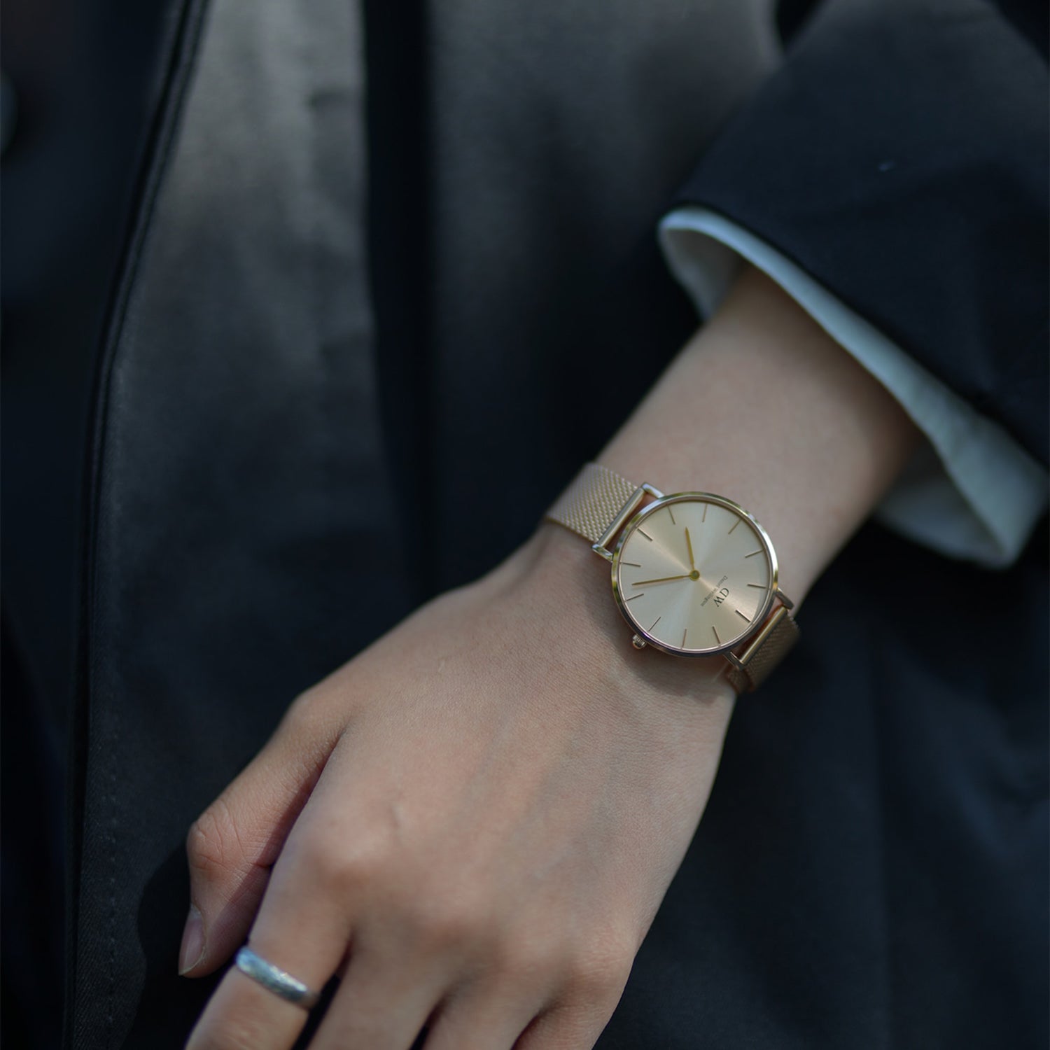 Spoo-Design, 28mm – Kleine goldene Damenuhr mit Mesh-Armband, Gold Uhr